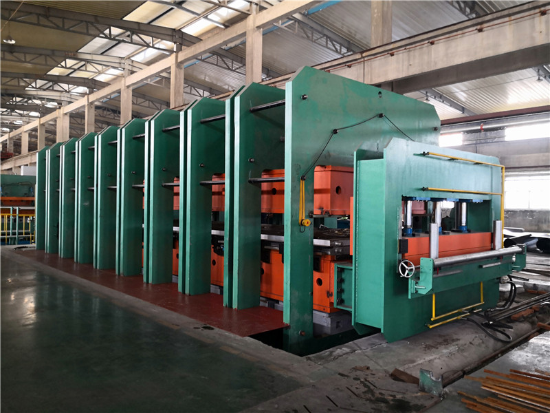 Main vulcanizing machine 